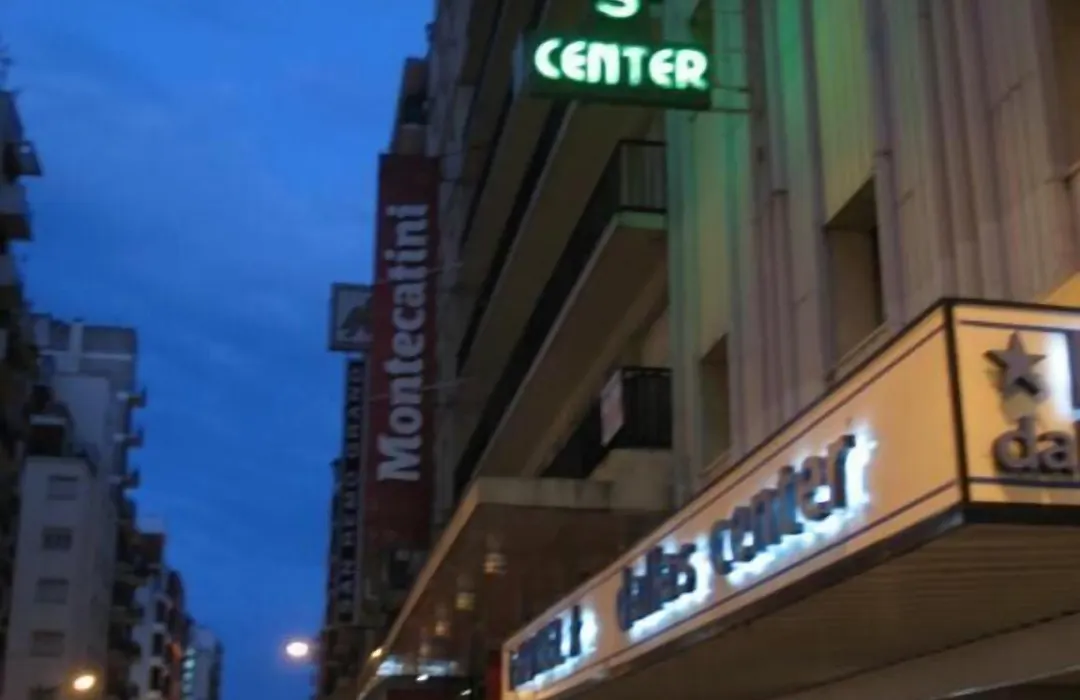 Hotel Dallas Center-1